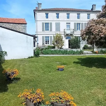 Beau Logis Charentais Du Xixe Et Sa Piscine Villa *