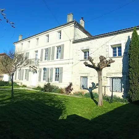 Beau Logis Charentais Du Xixe Et Sa Piscine Villa *